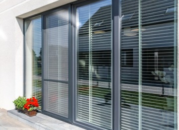 Раздвижная москитная сетка для балконных дверей. Раздвижные москитные сетки на заказ.