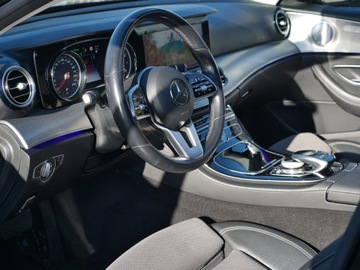 Mercedes Klasa E W213 Limuzyna Plug-in Facelifting 2.0 300e 320KM 2020 Mercedes E300e 320 koni Sedan Burmester Szyber Webasto Kamera Avantgarde, zdjęcie 22