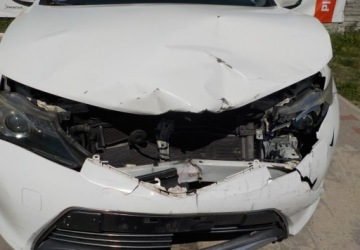 Toyota Auris II 2014 Toyota Auris Okazja 1.8 Hybryda 100KM, zdjęcie 2