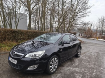 Opel Astra J Hatchback 5d 1.4 Turbo ECOTEC 140KM 2011 OPEL ASTRA J 1,4 140KM Stan BDB