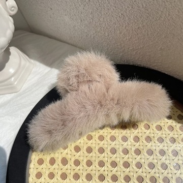 Peruka Plusz W Kolorze Khaki L951