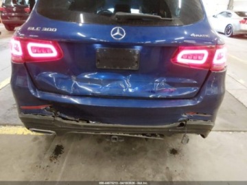Mercedes GLC C253 2020 Mercedes-Benz GLC 300 4Matic 2020 2.0 Benzyna 255KM, zdjęcie 4