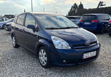 Toyota Corolla Verso E120 1.8 VVT-i 130KM 2004 Toyota Corolla Verso 2004r 1.8 Benzyna 129KM, zdjęcie 8