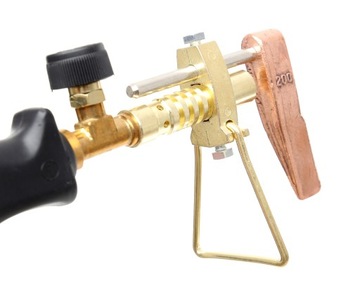 ПАЯЛЬНИК С ГАЗОВОЙ ПАЯЛЬНОЙ ГОРЕЛКОЙ.