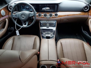 Mercedes Klasa E W213 2017 Mercedes-Benz Klasa E _E300_W213_2.0 L_241 km_2017r 2.0 Benzyna 241KM, zdjęcie 6