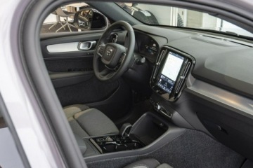 Volvo XC40 Crossover Facelifting 2.0 B3 163KM 2025 Volvo XC 40 Plus Dark B3 Mild Hybrid Benzyna, zdjęcie 26