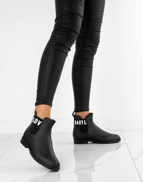 KRÓTKIE MATOWE KALOSZE Z GUMĄ BOTKI Z NAPISAMI 40