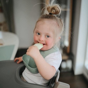 Регулируемый силиконовый нагрудник MUSHIE Boats