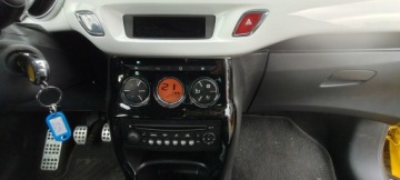 DS 3 Hatchback (Citroen) 1.6 VTi 120KM 2010 Citroen DS3 Stan bardzo dobry, zdjęcie 9