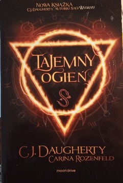 Tajemny ogień C.J. Daugherty, Carina Rozenfeld