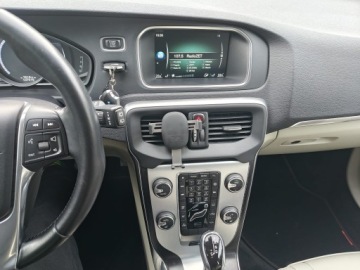 Volvo V40 II Hatchback Facelifting 2.0 D3 150KM 2016 volvo v40 Salon POLSKA, zdjęcie 1