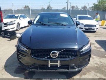 Volvo S60 III 2024 Volvo S60 B5 PLUS DARK THEME 2024, od ubezpieczalni 2.0 Benzyna 247KM, zdjęcie 2