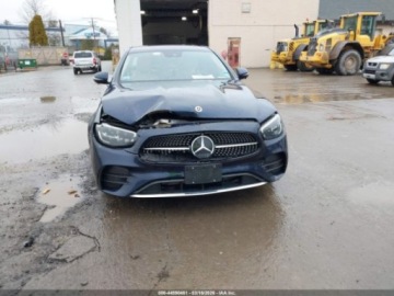 Mercedes Klasa E W214 2023 Mercedes-Benz Klasa E 2023 r., E350 4 MATIC 2.0 Benzyna 255KM, zdjęcie 9