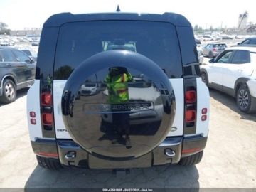 Land Rover Defender IV (L663) 2023 Land Rover Defender 110 X-Dynamic SE 2023 3.0l 3.0 Benzyna 395KM, zdjęcie 4