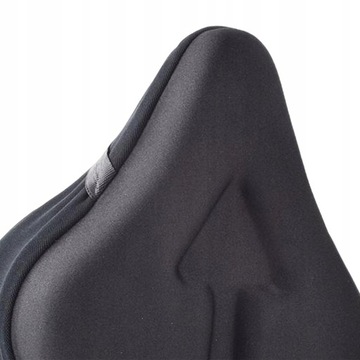 Широкое, утолщенное седло.