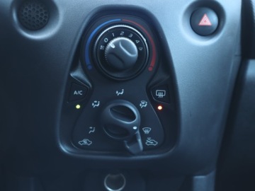 Toyota Aygo II Hatchback 3d Facelifting 1.0 VVT-i 72KM 2020 Toyota Aygo 1.0 VVT-i, Salon Polska, zdjęcie 12