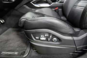 Porsche Cayenne III 2022 Porsche Cayenne Coupé Turbo S E-Hybrid 680 KM., zdjęcie 38