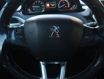 Peugeot 2008 I SUV Facelifting 1.2 PureTech 110KM 2017 Peugeot 2008 1.2 PureTech, Salon Polska, Skóra, zdjęcie 17