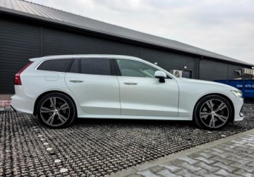 Volvo V60 II  Kombi Plug-in 2.0 T6 Plug-In Hybrid 341KM 2021 Volvo V60 FV 23 BW Panorama Kamery 360 Biala Perla 2.0 Hybryda Plug-in, zdjęcie 2