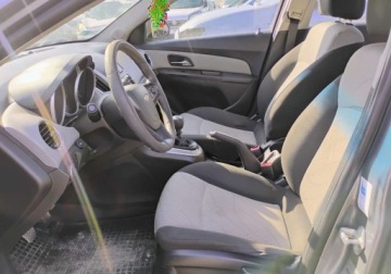 Chevrolet Cruze Sedan 1.8 16V DOHC 141KM 2013 Chevrolet Cruze 2013r, 1.8 Benzyna LPG. Lekko uszkodzony prawy tyl. Jezdz, zdjęcie 6