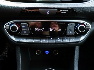 Hyundai i30 III Hatchback Facelifting 1.5 T-GDI 48V 160KM 2022 Hyundai i30 FASTBACK AUTOMAT 1WŁ Kraj Bezwyp F23%, zdjęcie 17