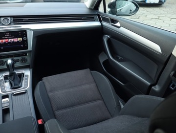 Volkswagen Passat B8 Variant 2.0 TDI BlueMotion SCR 150KM 2018 VW Passat 2.0 TDI, Automat, Navi, Klima, zdjęcie 7