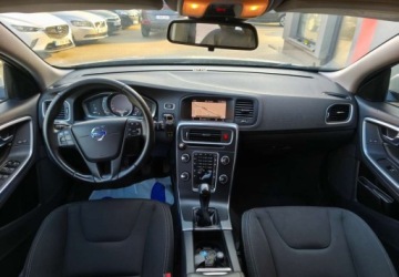 Volvo V60 I Kombi Facelifting 2.0 D2 DRIVE-E 120KM 2018 Volvo V60 Volvo V60 D2 Drive-E Momentum 2.0 Diesel 120KM, zdjęcie 5