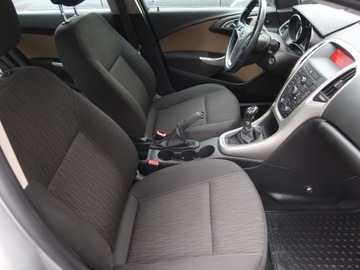 Opel Astra J Hatchback 5d Facelifting 1.6 Twinport ECOTEC 115KM 2013 Opel Astra 1.6 16V, Salon Polska, Serwis ASO, zdjęcie 8