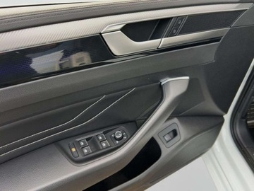 Volkswagen Arteon Fastback Facelifting 2.0 TSI 190KM 2022 Volkswagen Arteon 2.0TSI 190KM R-Line DSG SerwisASO Kessy Acc Led Navi Hak, zdjęcie 16