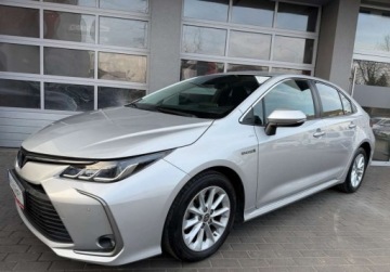 Toyota Corolla XII Sedan 1.8 Hybrid 122KM 2021 Toyota Corolla Kameraczujniki przod i tyl, salon Polska 1.8 Hybryda, zdjęcie 2