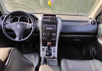 Suzuki Grand Vitara II SUV 1.9 DDiS 129KM 2007 Suzuki Grand Vitara 112007r, 1.9 DIESEL. 4x4. Przetarty prawy bok. Jezdzi., zdjęcie 5