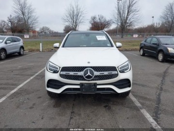 Mercedes GLC C253 2021 Mercedes-Benz GLC 300 4Matic 2021 2.0 Benzyna 255KM, zdjęcie 7