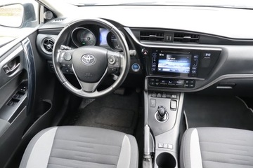 Toyota Auris II Hatchback 5d Facelifting 1.8 Hybrid 136KM 2015 Toyota Auris Hybrid, Salon Polska, Serwis ASO, zdjęcie 6