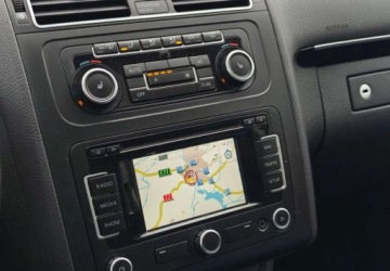 Volkswagen Touran II 1.6 TDI 105KM 2011 Volkswagen Touran Volkswagen Touran 1.6 TDI DPF Highline 1.6 Diesel 105KM, zdjęcie 6