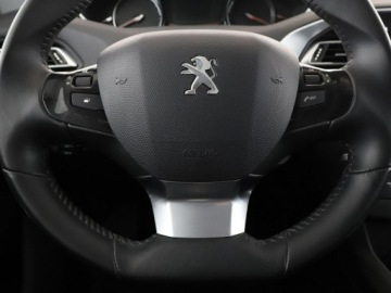 Peugeot 308 II Hatchback Facelifting 1.2 PureTech 110KM 2021 Peugeot 308 klima auto tempomat ACC kamera i, zdjęcie 20