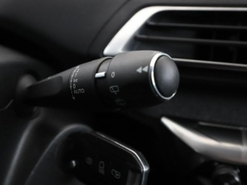 Peugeot 5008 II Crossover 1.5 BlueHDI 130KM 2017 Peugeot 5008 1.5 HDi Allure 7os Navi Tempomat, zdjęcie 33