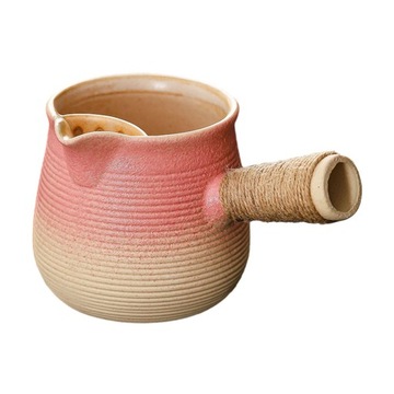 Trwały ceramiczny czajniczek o pojemności 500 ml z uchwytem owiniętym liną, przeznaczony do pieszych wędrówek, różowy