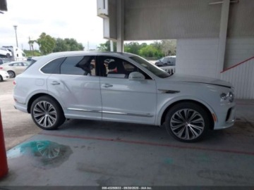 Bentley Bentayga 2022 Bentley Bentayga V8 2022 4.0l 4.0 Benzyna 542KM, zdjęcie 6