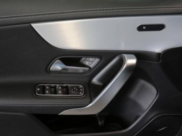 Mercedes Klasa A W177/V177 Hatchback Facelifting 1.3 200 163KM 2024 MERCEDES-BENZ A Klasa 200 AMG Line 1.3 (163KM) 2024, zdjęcie 10