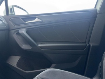 Volkswagen Tiguan II SUV Facelifting 1.5 TSI 150KM 2022 Volkswagen Tiguan 1.5 TSI evo R-Line dsg 2022 1.5 Benzyna 150KM, zdjęcie 28