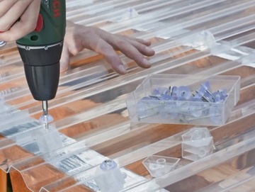 Набор из 20 шурупов и шайб для плит ПВХ.