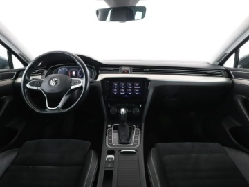 Volkswagen Passat B8 Variant Facelifting 2.0 TDI SCR 150KM 2020 Volkswagen Passat automat virtual cocpit full LED, zdjęcie 14