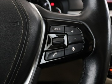 BMW Seria 5 G30-G31 Touring 520d 190KM 2018 BMW 520 4x4 automat pamorama full LED jasne skóry, zdjęcie 32