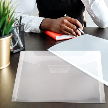 Сумка для документов с пряжкой. Пластиковые папки. Карманный органайзер