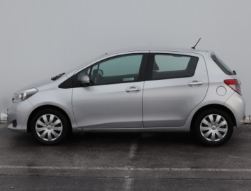 Toyota Yaris III Hatchback 5d 1.0 VVT-i 69KM 2013 Toyota Yaris 1.0 VVT-i, Salon Polska, Klima, zdjęcie 2