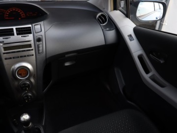 Toyota Yaris II Hatchback 5d 1.0 VVT-i 69KM 2010 Toyota Yaris 1.0 VVT-i, Klima, Klimatronic, zdjęcie 7