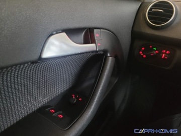 Audi A3 8P Hatchback 3d 1.6 102KM 2007 Audi A3 3-drzwiowe 1.6 MPi nowe opony Serwis Bezwypadkowy 1.6 Benzyna 102KM, zdjęcie 16