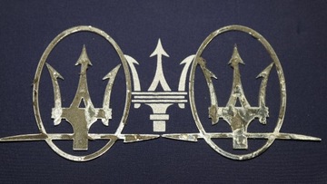 LOGO ZNAK BLATNÍKU ZADNÍ MASERATI