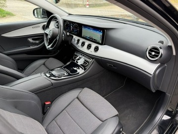 Mercedes Klasa E W213 Kombi Plug-in Facelifting 2.0 E300de 306KM 2022 Mercedes E 300 e Hybryda 50km na prądzie 2022, zdjęcie 24