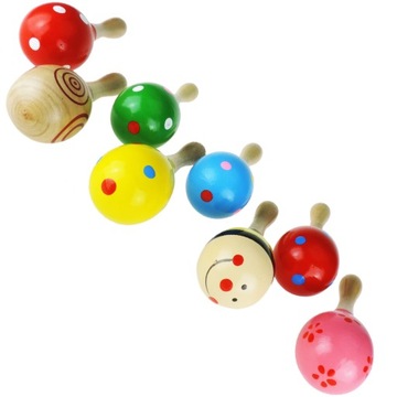 GRZECHOTKA MARAKAS DREWNIANY DLA DZIECI WZORY INSTRUMENT RYTMIKA MARACAS